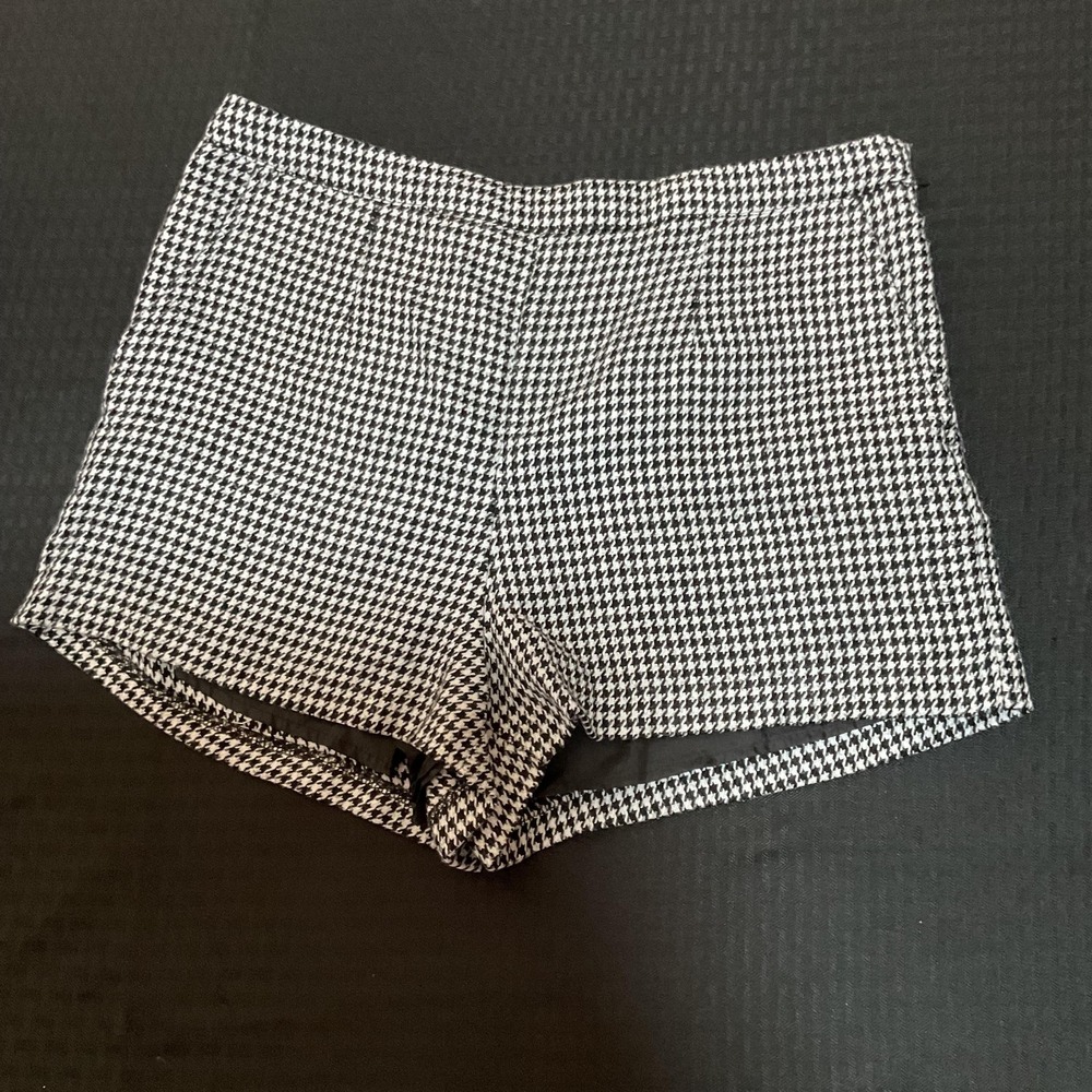 Forever 21 Shorts Womens 28 Black White Houndstooth Wrap Lined Cheeky High Waist